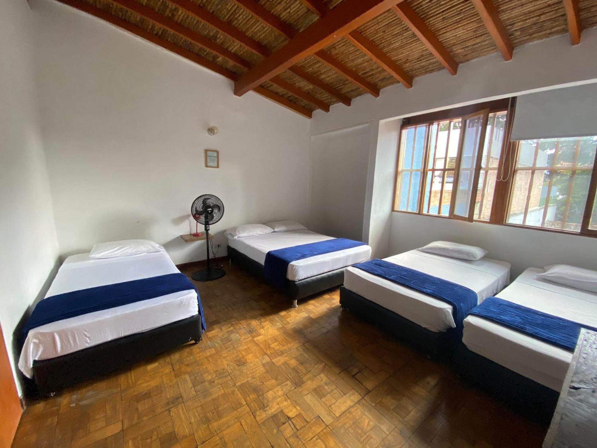 Yolo Hostel Medellín Esterno foto
